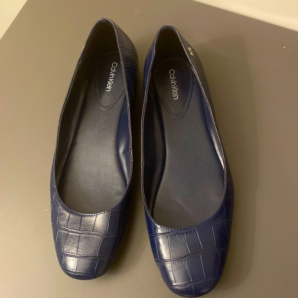 Calvin Klein crocodile blue leather flats sz 9.5